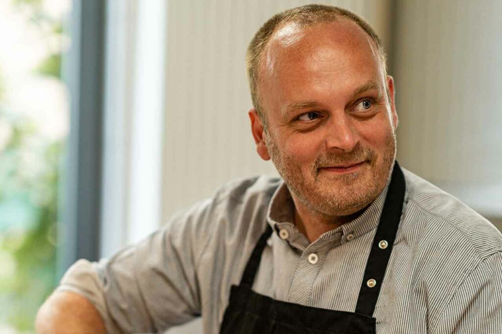 hirsch-in-flammen-servicepersonal-3