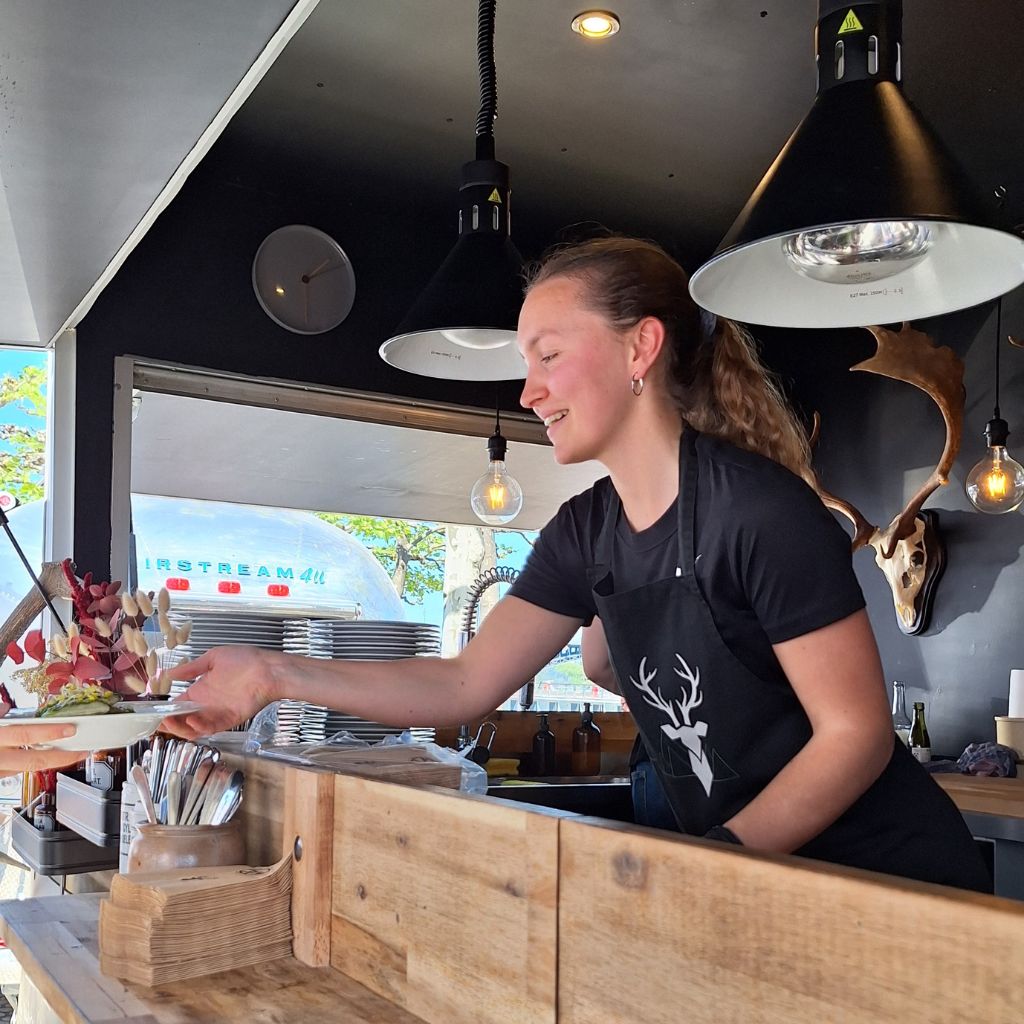 Foodtruck Catering Speisenausgabe